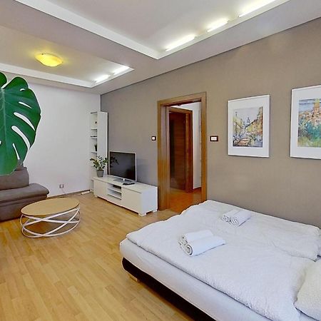 2Br Apt With Free Garage Parking, Close To The Historic Centre Bratislava Eksteriør bilde
