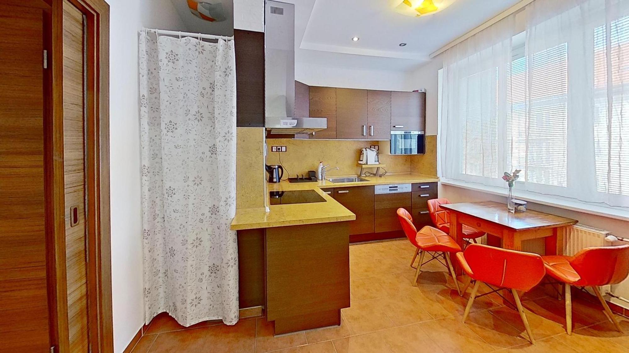2Br Apt With Free Garage Parking, Close To The Historic Centre Bratislava Eksteriør bilde